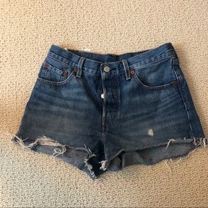 LEVI’s cutoff denim jean shorts